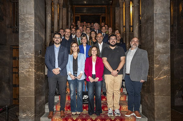 Representants de les entitats i les obres de Gaudí que organitzen l'Any Gaudí